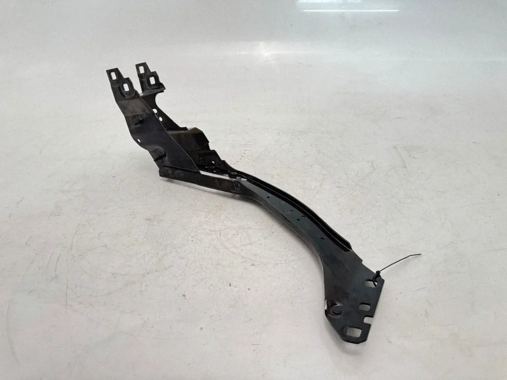 Headlight/headlamp mounting bracket – BMW 2 Series F46 (2015-)