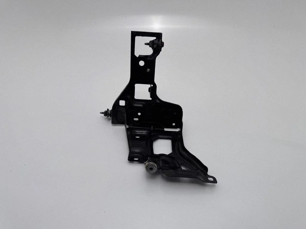 Headlight/headlamp mounting bracket – BMW 2 Series F46 (2015-)
