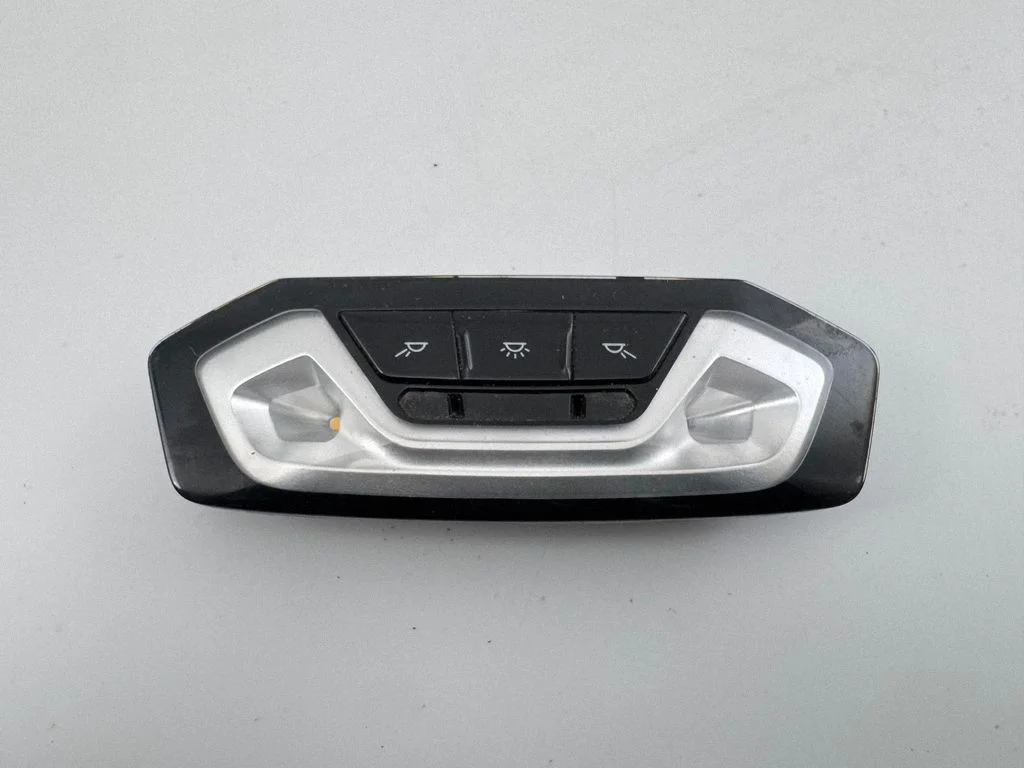 Tagaistmete valgustustuli – BMW 4-seeria G22 G23 G24 G26 (2020-)
