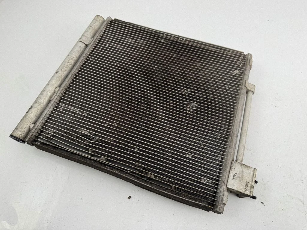 Kliimaseadme jahutusradiaator (kondensaator) – Tesla Model S (2012-)
