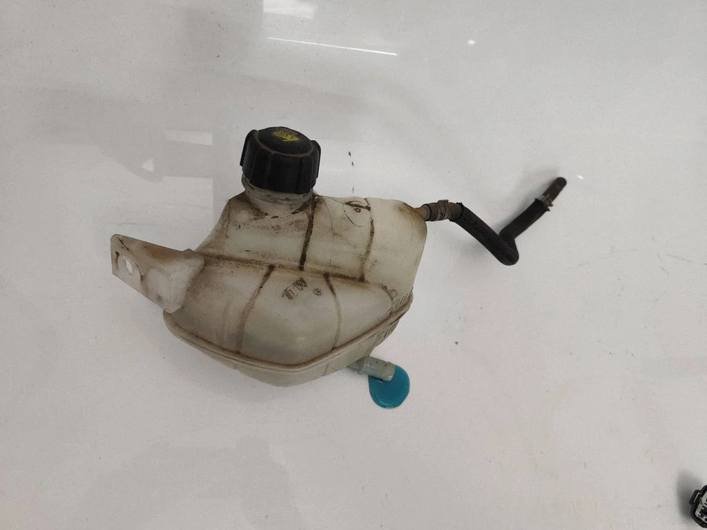 Coolant expansion tank/reservoir – Nissan X-Trail T32 (2014-2021)