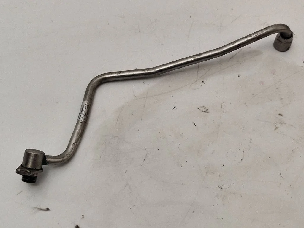 Turbo turbocharger oiling pipe/hose 05L145771E
