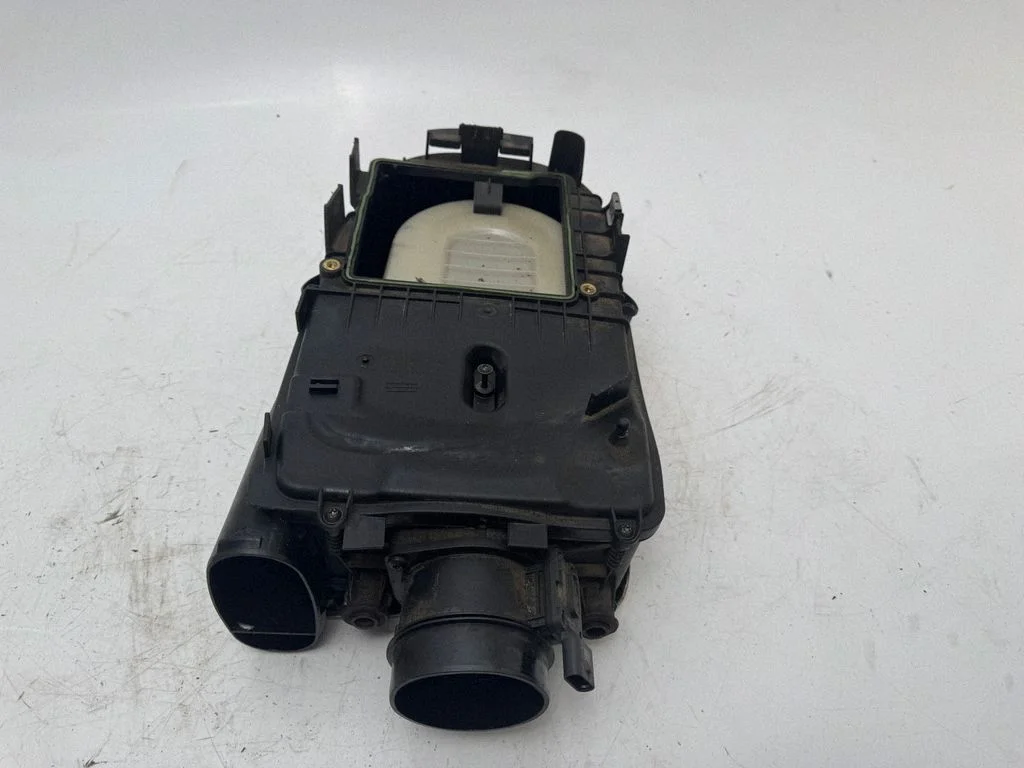 Gaisa filtra korpuss – Mercedes-Benz GLK klase (X204) (2008-2016)