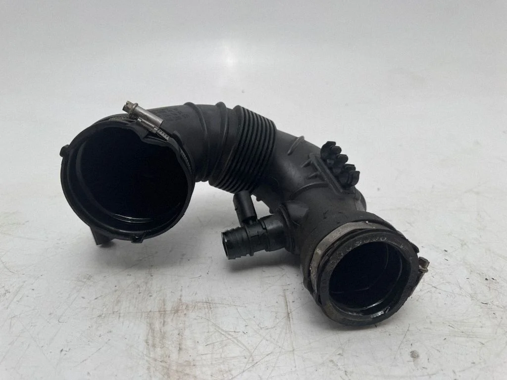 Air intake hose/pipe A6510904537