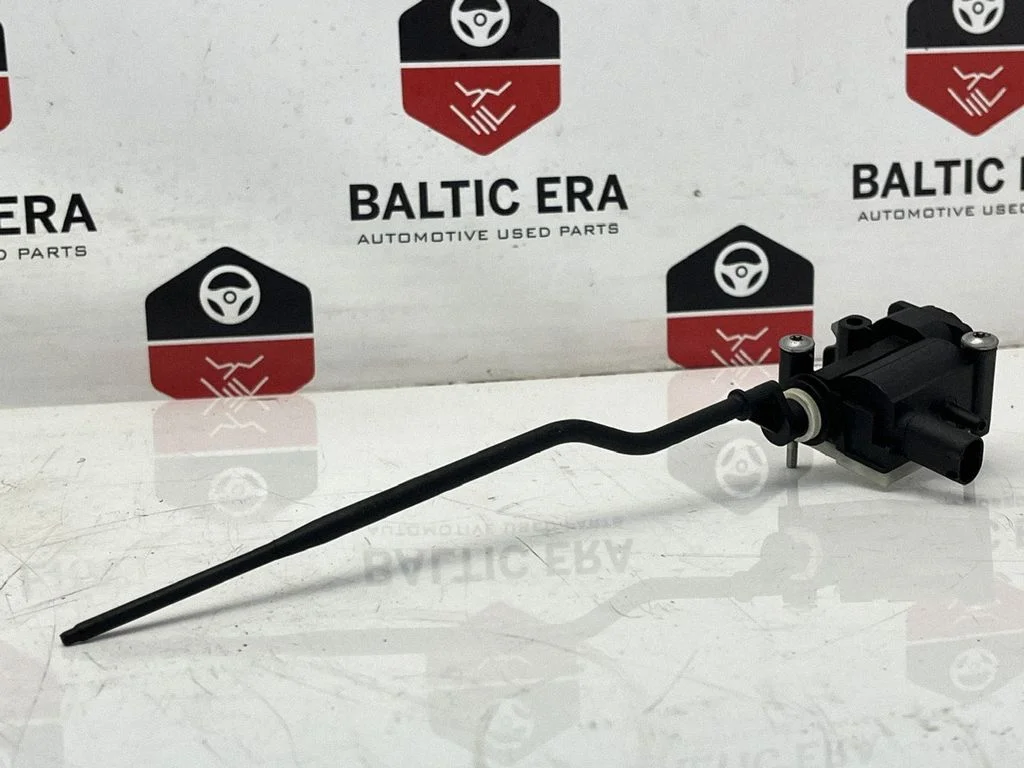 Degalų bako dangtelio spyna