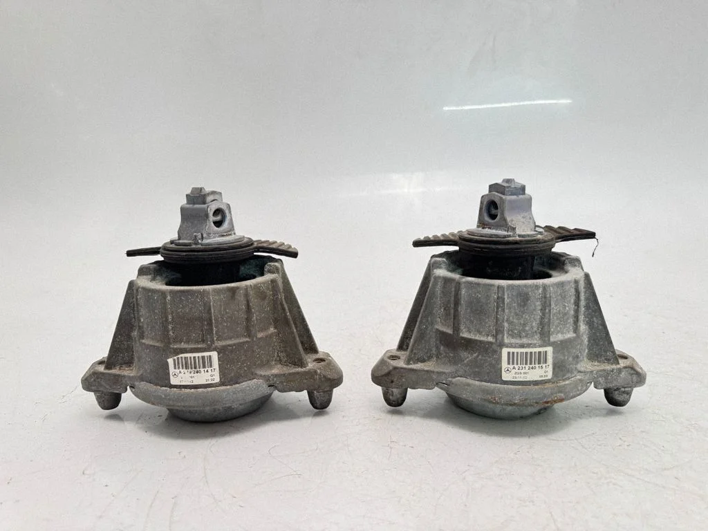 Engine mount bracket A2312401517