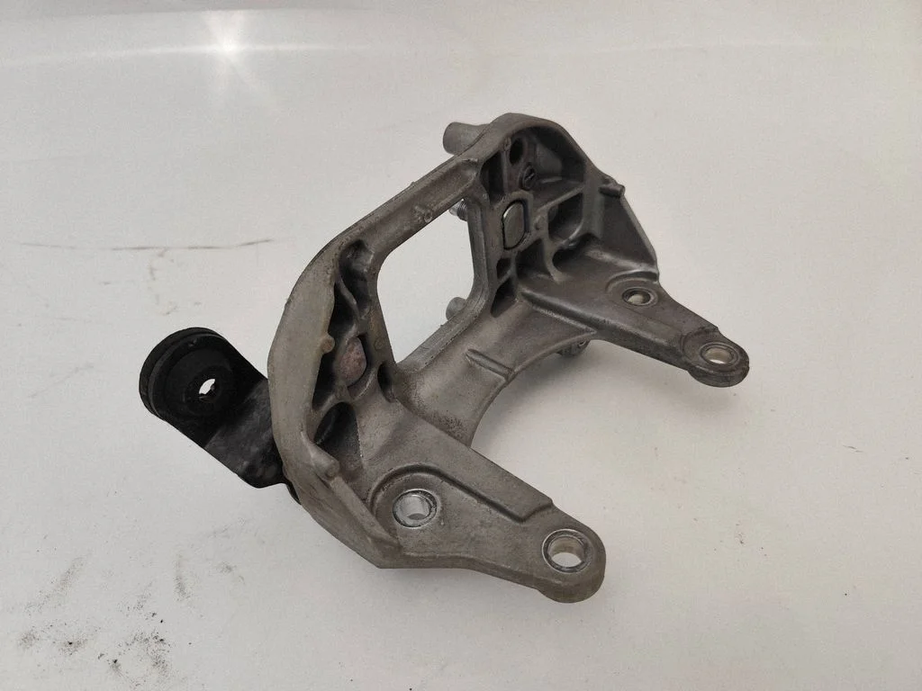 Mootori kinnituskronstein – Nissan X-Trail T32 (2014-2021)