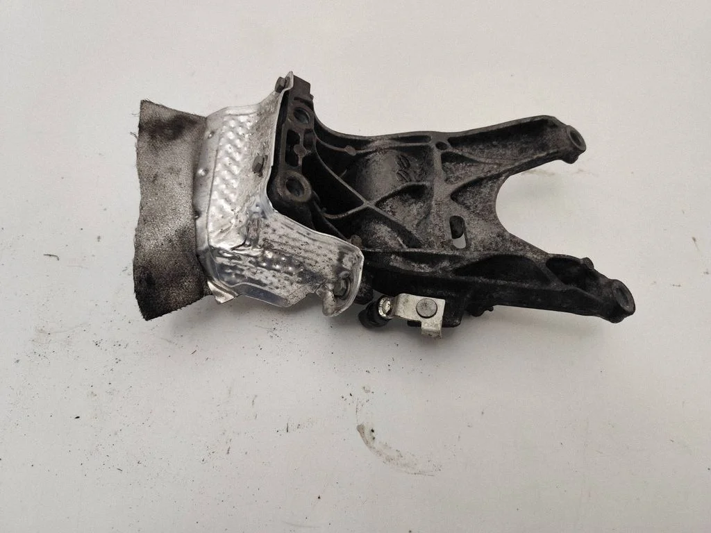 Engine mounting bracket 4M0199308BC