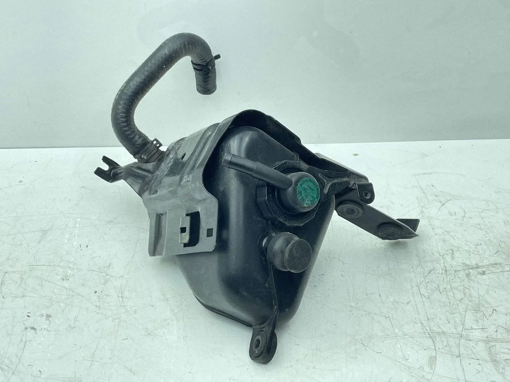 Power steering fluid tank/reservoir BLA354