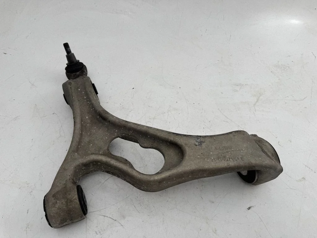 Front lower control arm/wishbone 7P0407151E