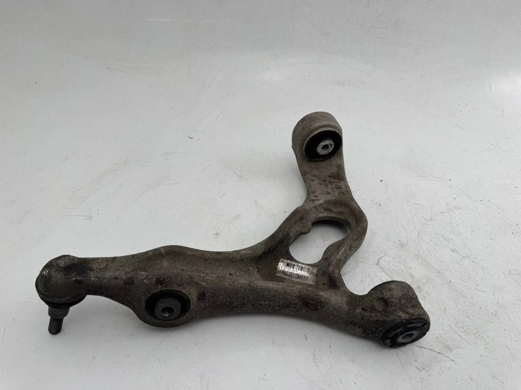 Front lower control arm/wishbone 7P0407152E