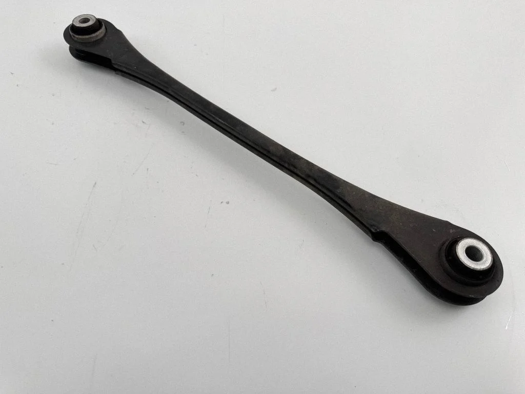 Rear control arm 6882552