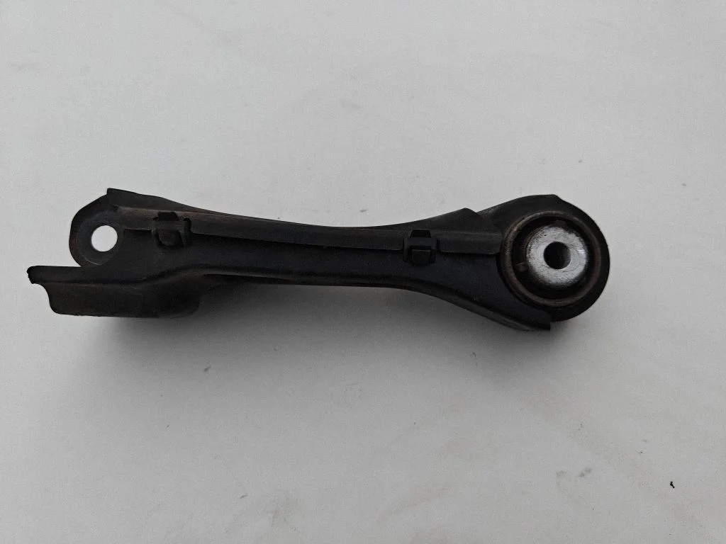 Rear control arm A2463520265