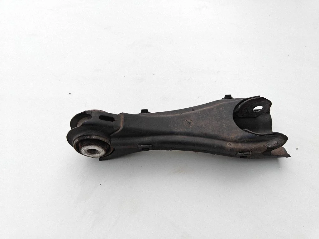 Rear control arm A2463520265