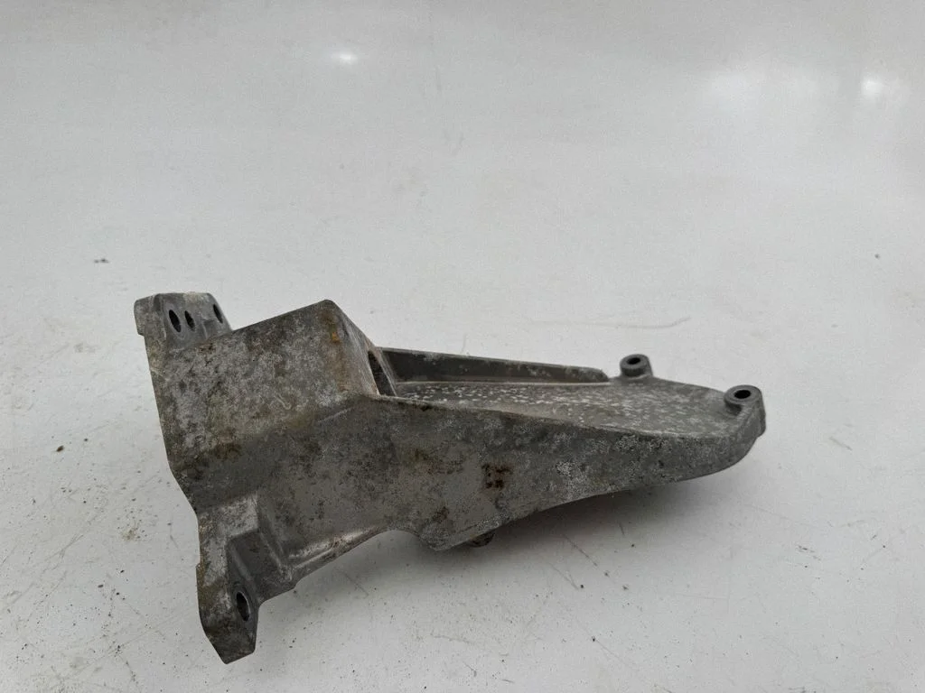 Gearbox mounting bracket – Volvo XC90 (2014-)