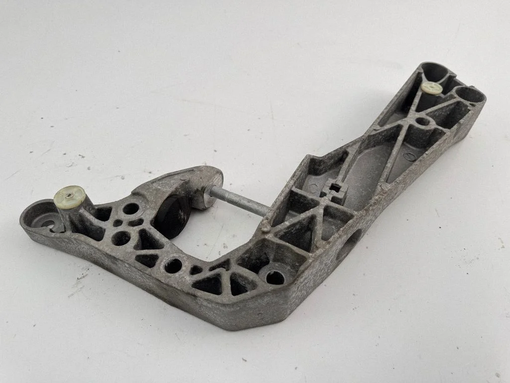 Gearbox mounting bracket 9485312