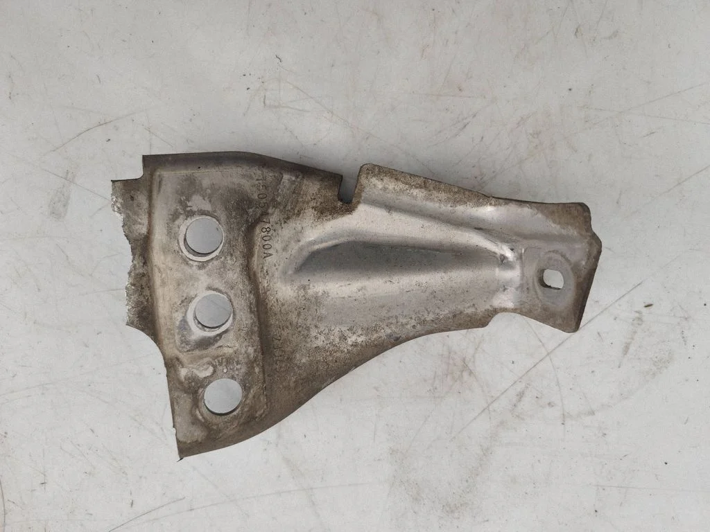 Front bumper mounting bracket 150547800A
