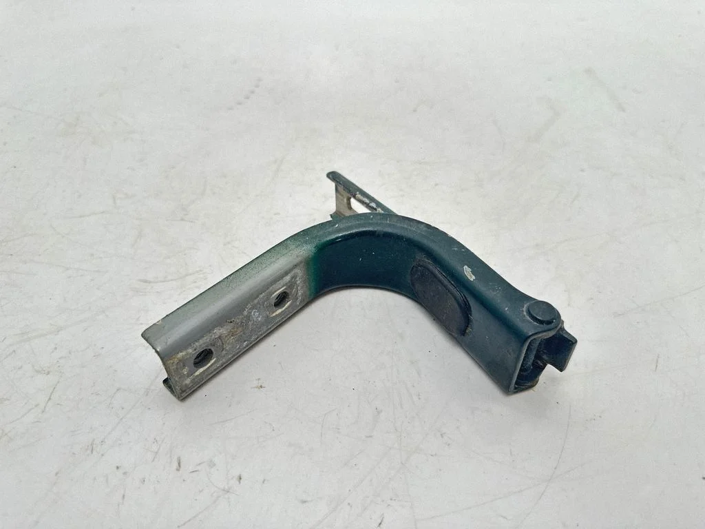 Mootorikapoti hinged