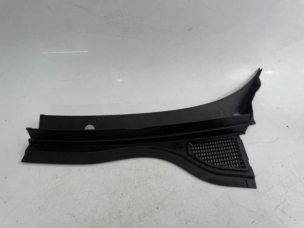 Wiper trim 57L819403A