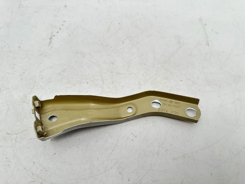 Fender mounting bracket 10A821135A
