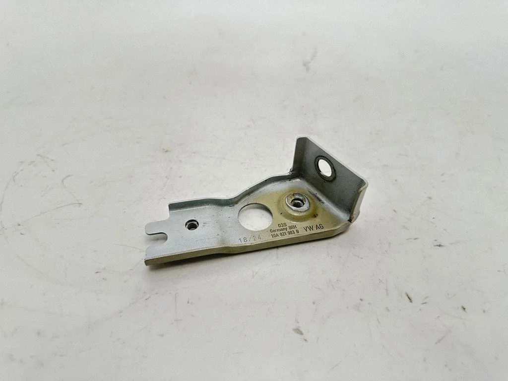Fender mounting bracket 10A821983B