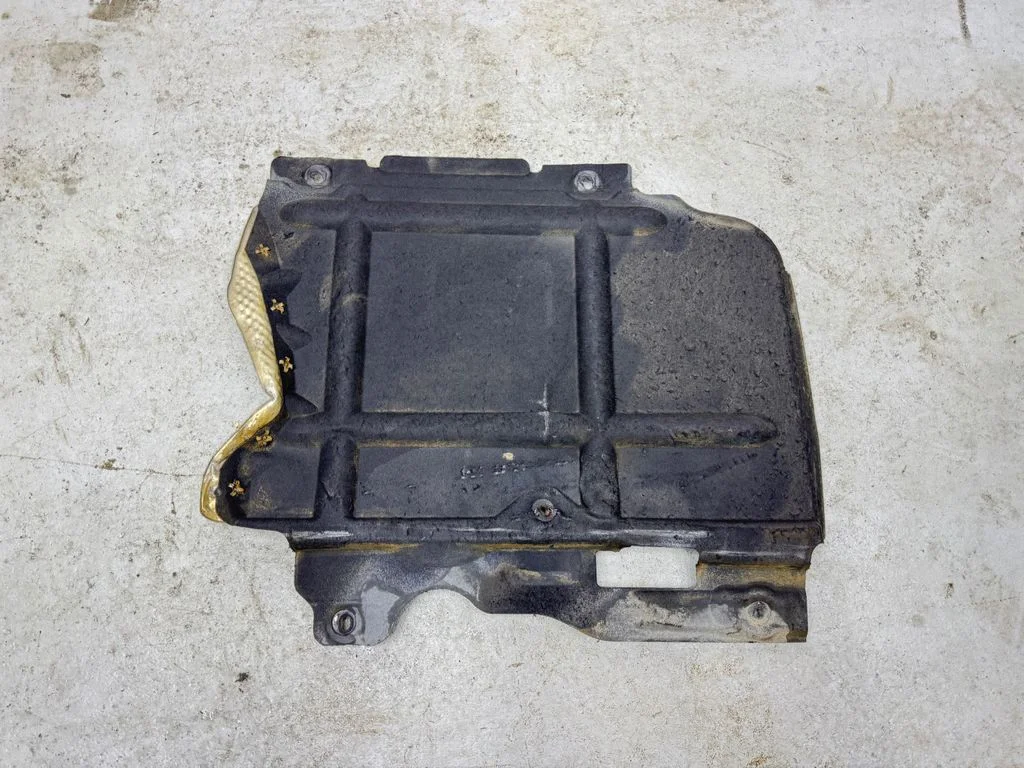Engine splash shield/under tray 68191341AB