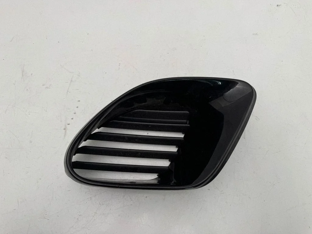 Quarter panel pressure vent 98650456102