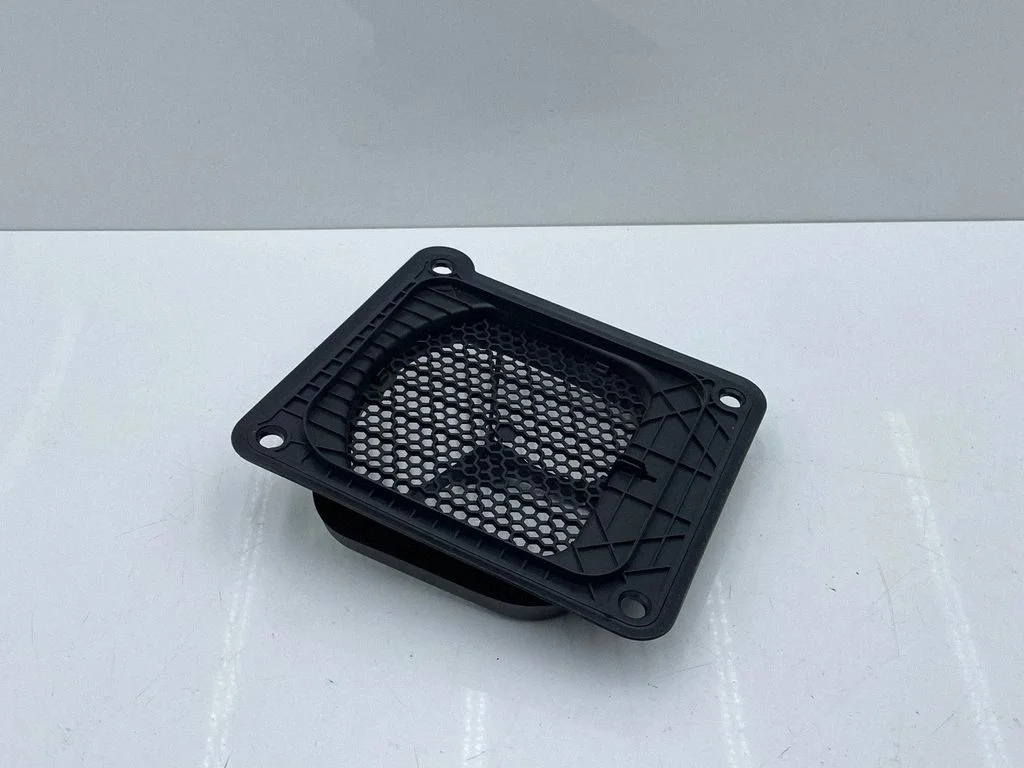 Quarter panel pressure vent 9302950