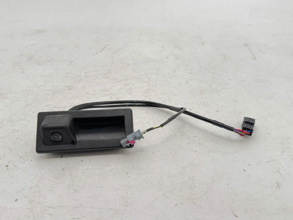 Tagurduskaamera 3V0827566M