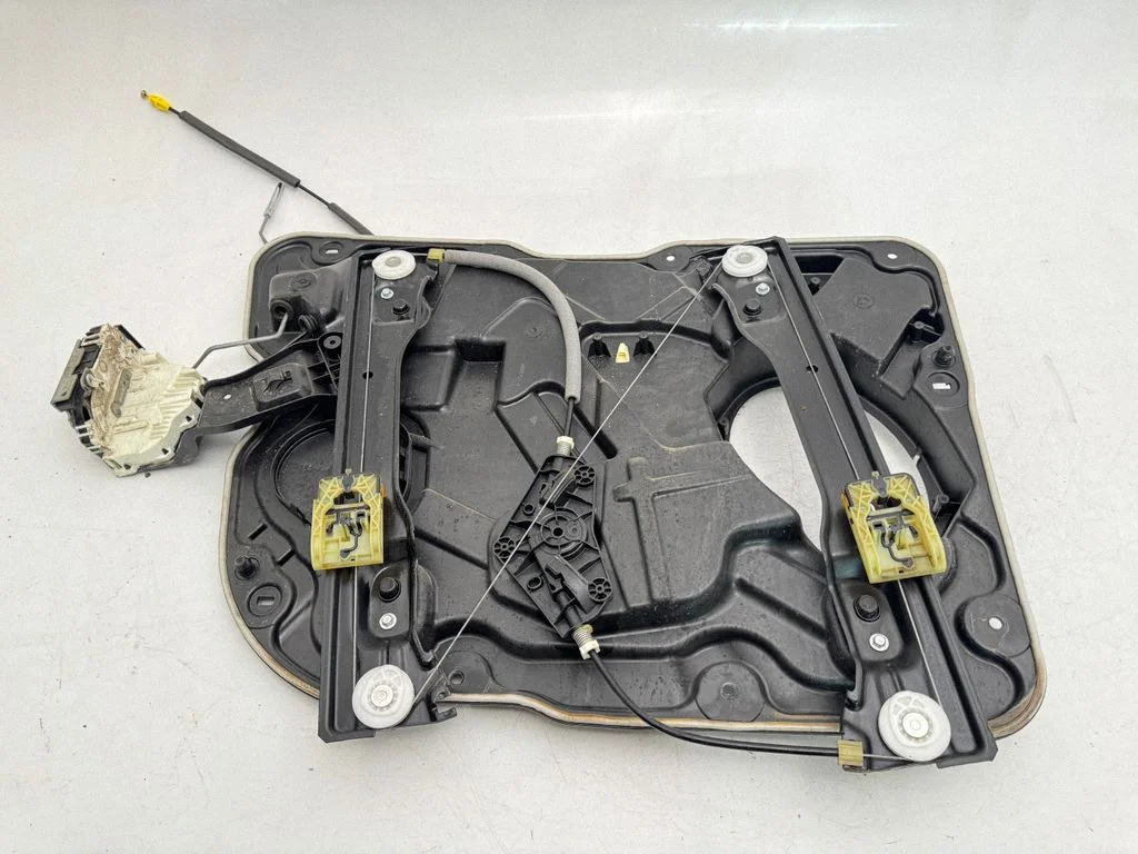 Front door window regulator with motor 68231062AF