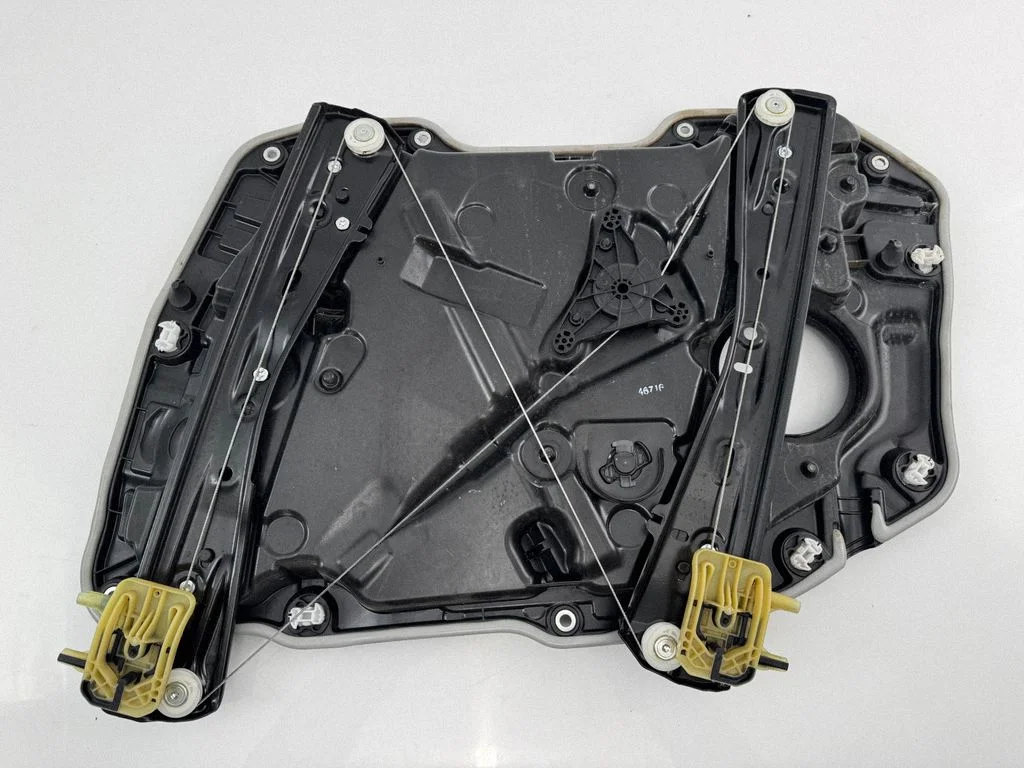 Front door window regulator with motor 7432231