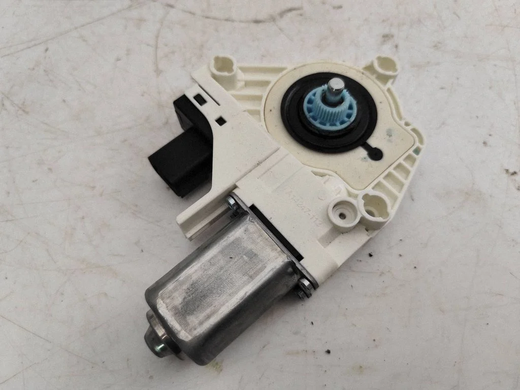 Front door window regulator motor A14247112