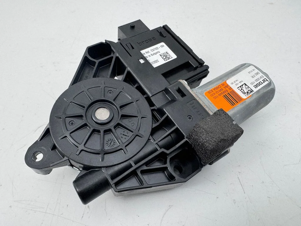Front door window regulator motor E69349100