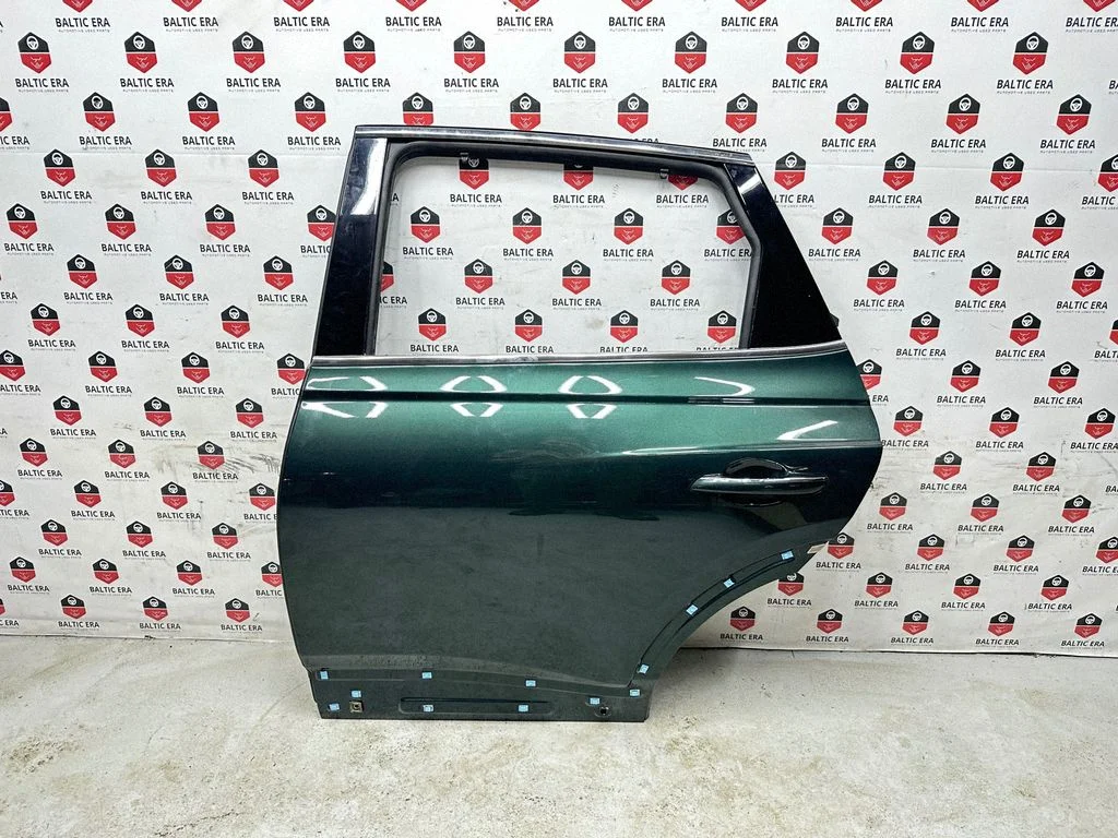 Rear door 210125627