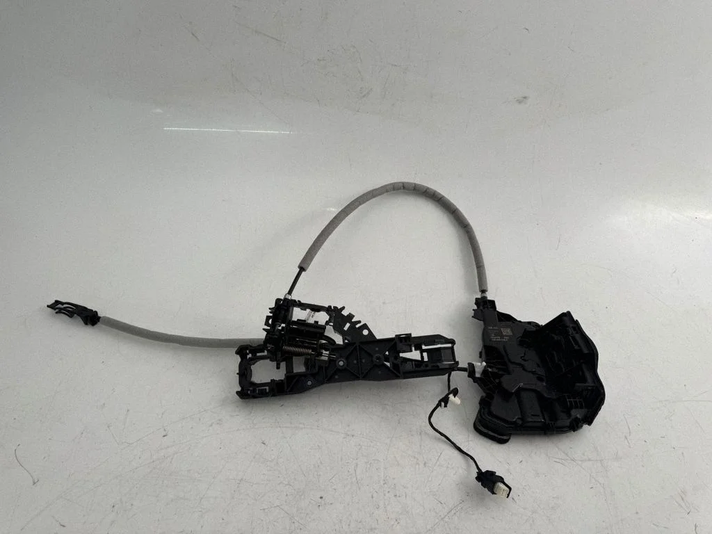 Rear door lock 3J0839016A