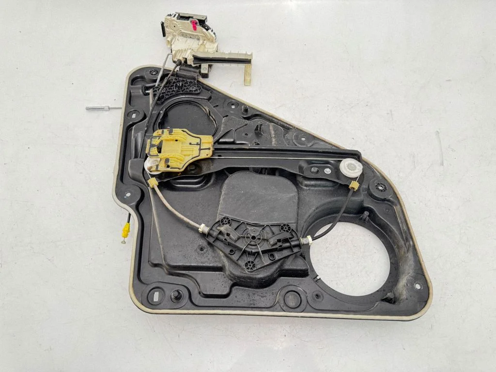 Rear window lifting mechanism without motor 68231069AD