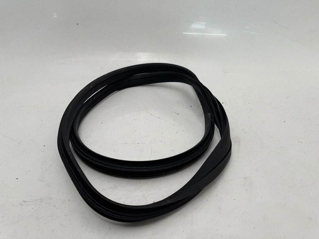 Rear door rubber seal (on body) A2576922300