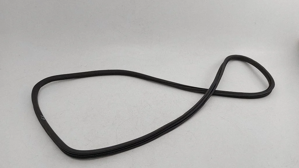 Rear door rubber seal (on body) 7P0867367F