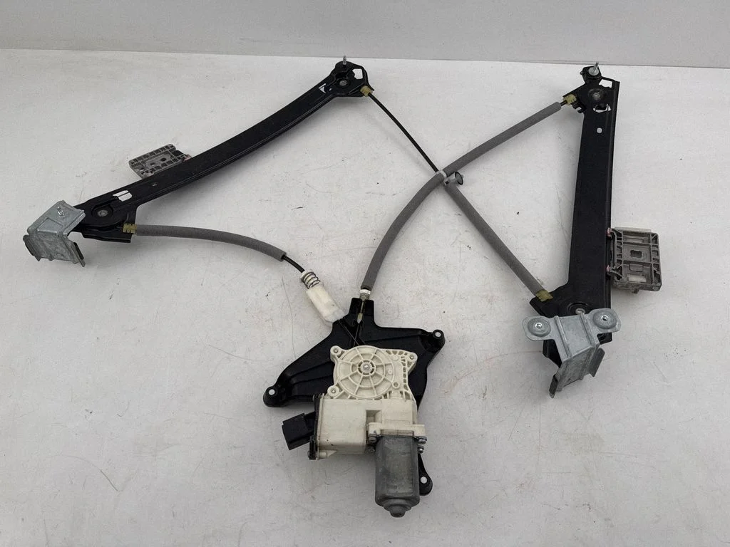 Rear door window regulator with motor C22252102