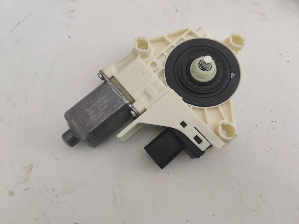 Rear door window regulator motor G59251100