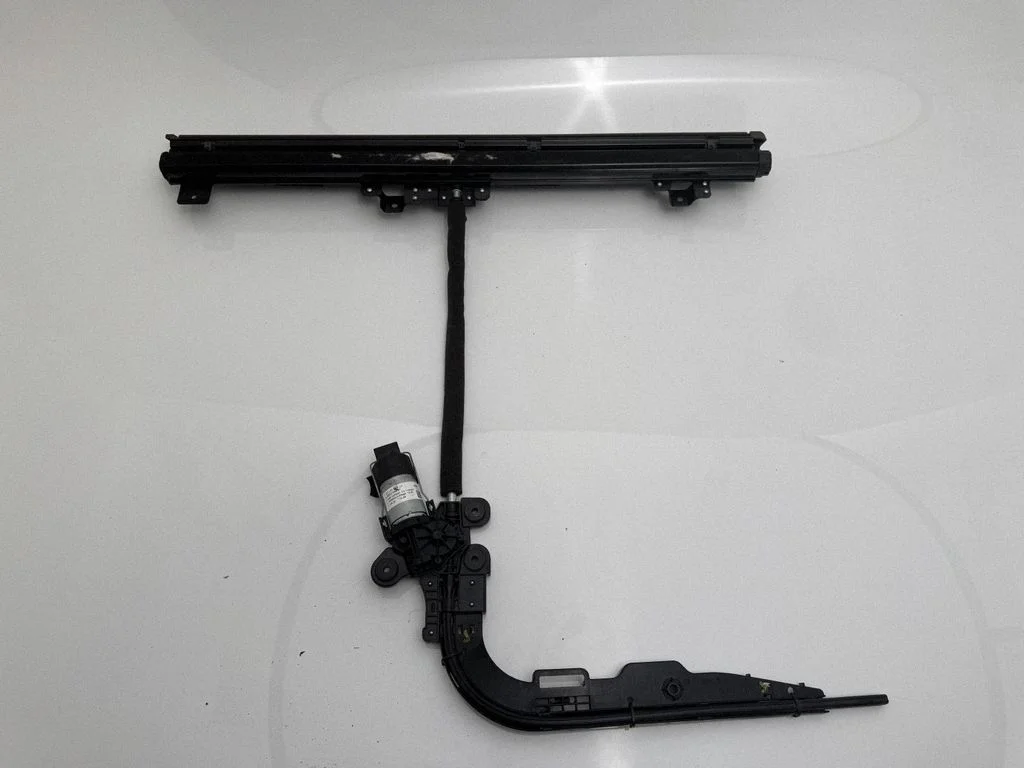 Mechaninis galinio lango pakėlimo mechanizmas