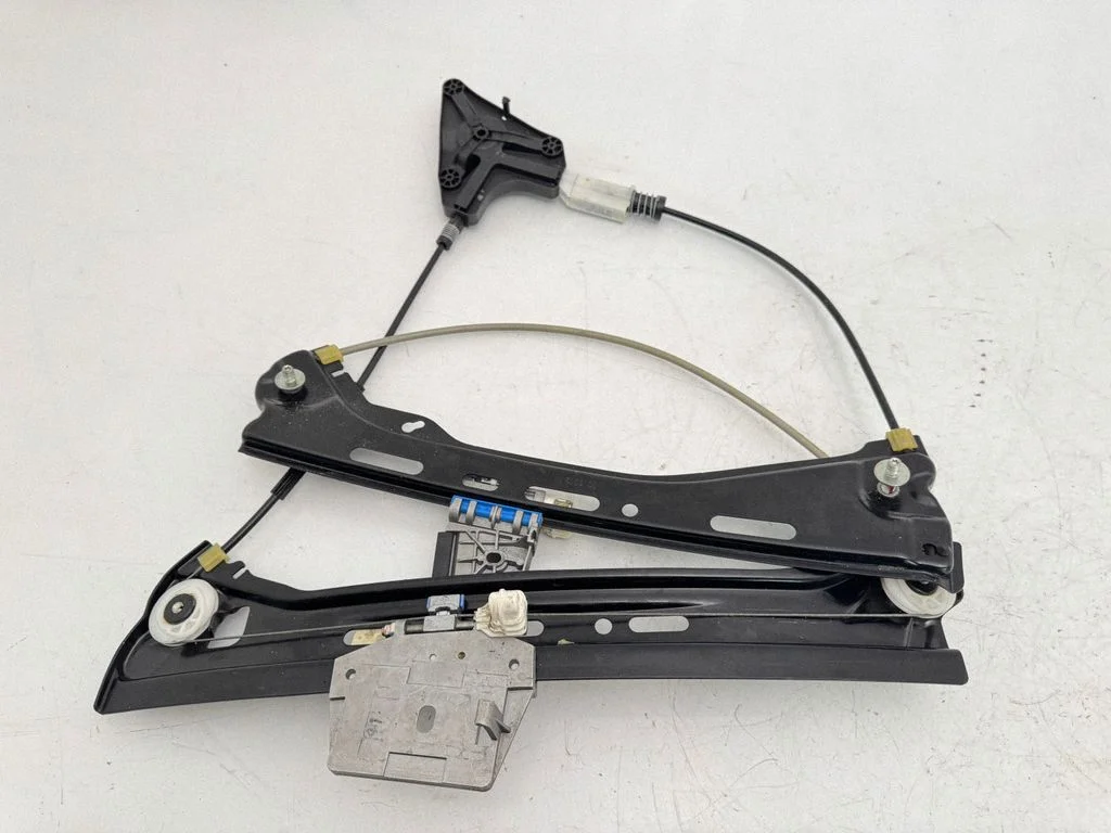 Front door window regulator with motor A2317200246
