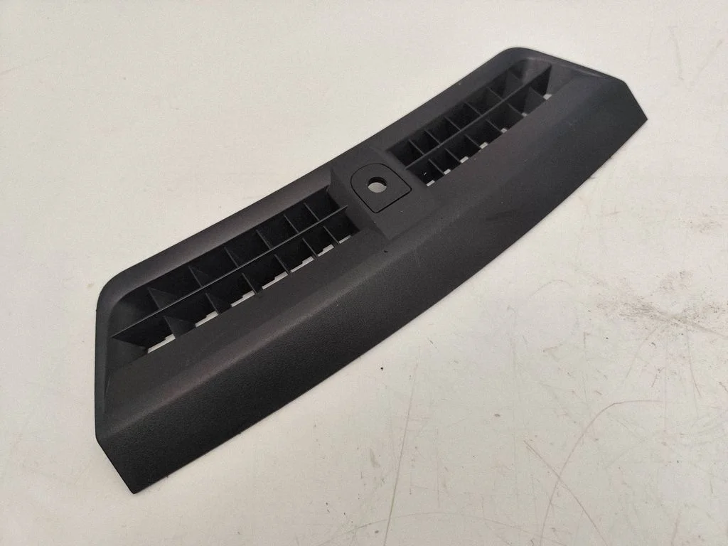 Dash center air vent grill M543644