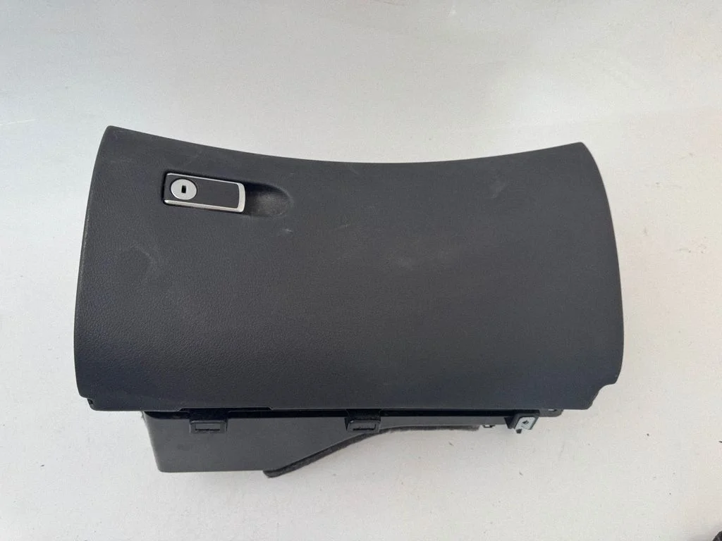 Glove box A049715
