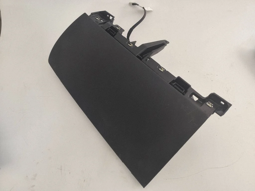 Glove box – Tesla Model Y (2020-)