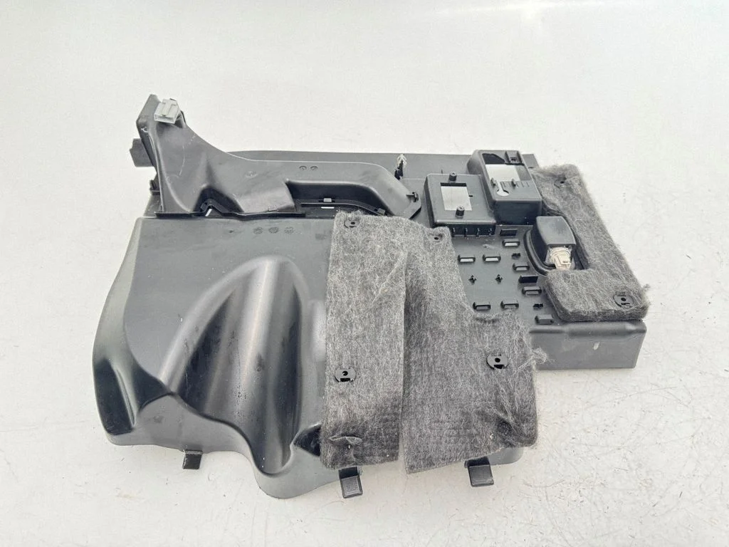 Dashboard lower bottom trim panel A2316800136