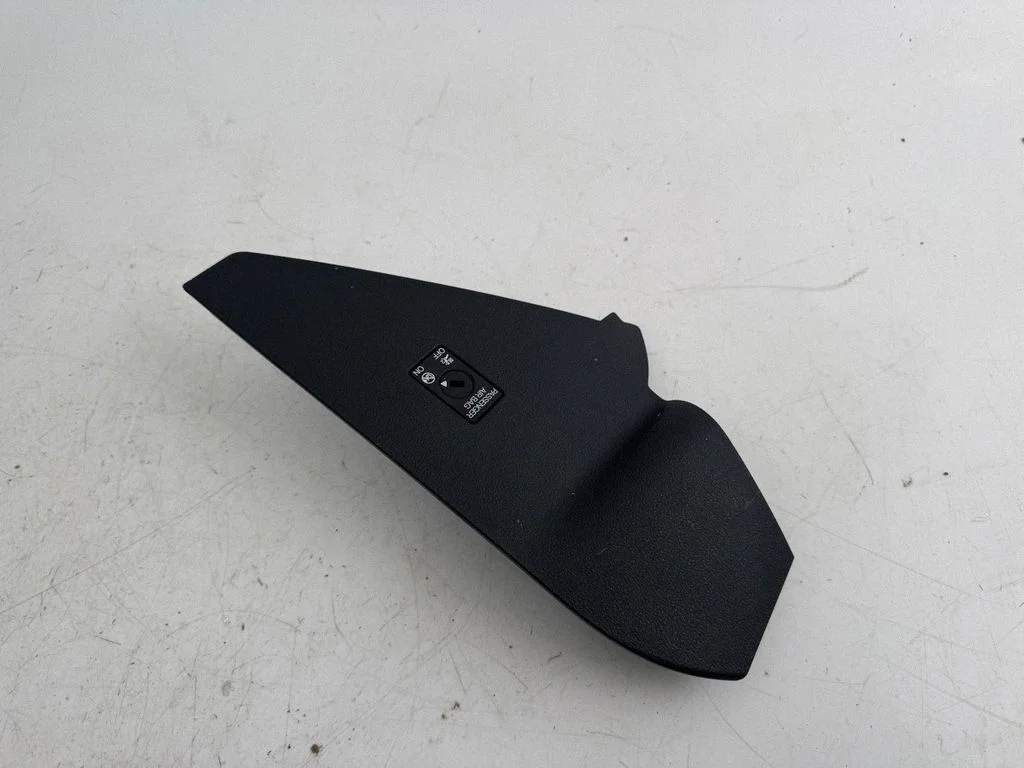 Dashboard lower bottom trim panel 57L858218
