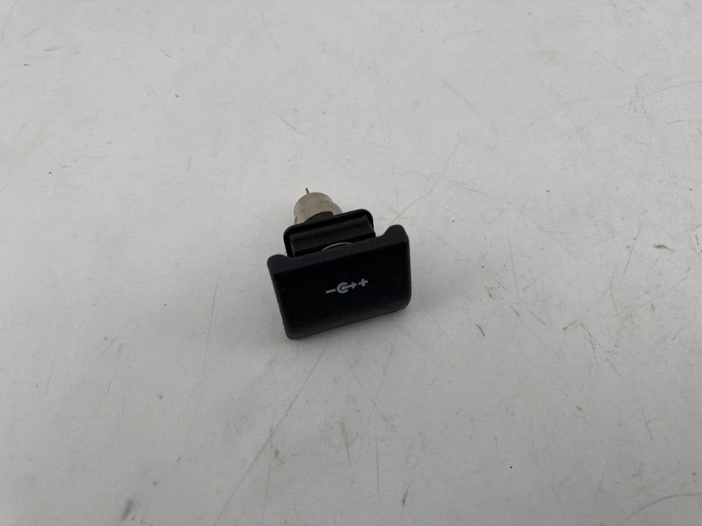 Cigarette lighter rear – Land Rover Range Rover Sport L494 (2013-)