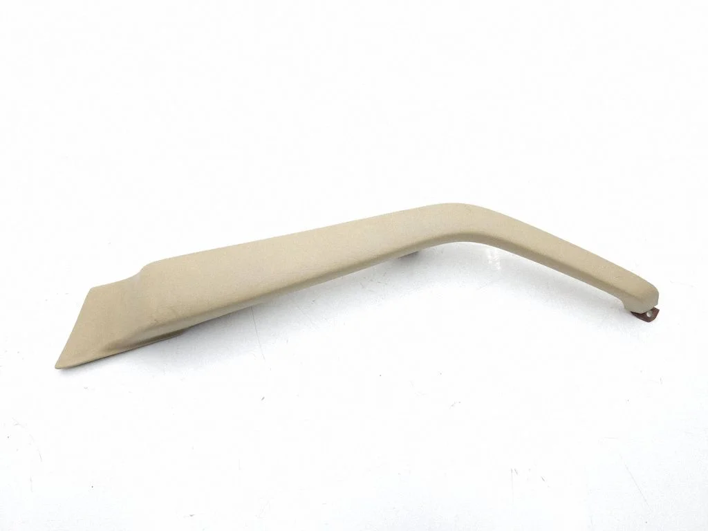 Rear door handle trim – Mercedes-Benz 280 560 W126 (1981-1991)