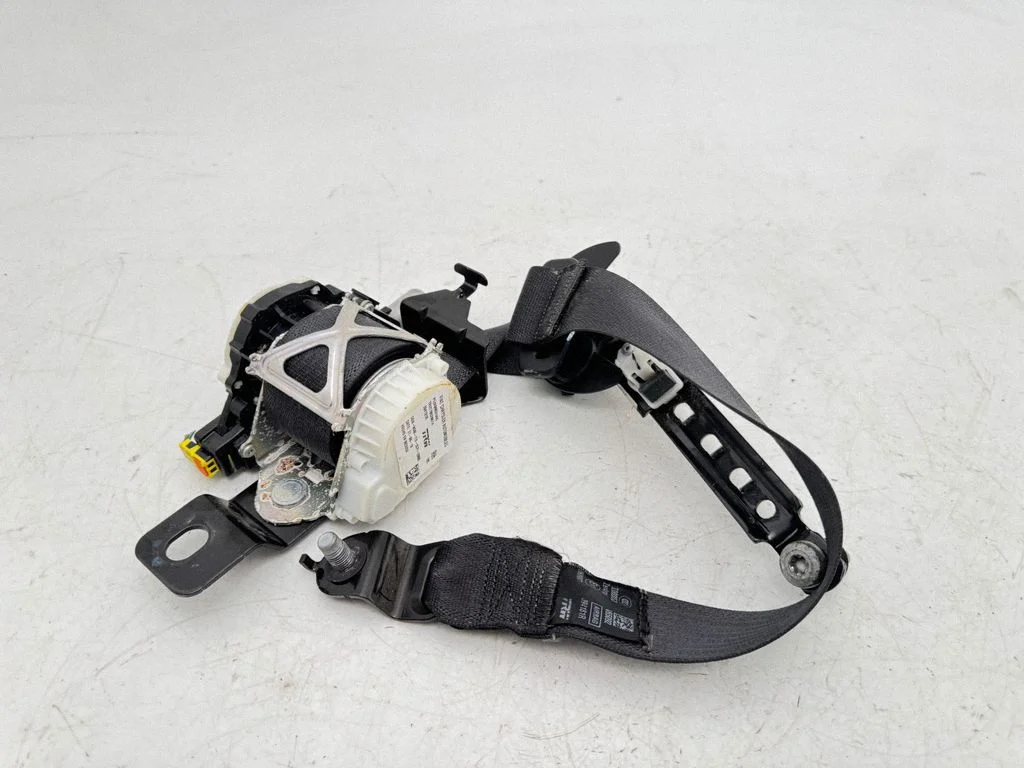 Front seatbelt P6JX00DX9AC